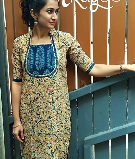 Plain Chudi Neck Design